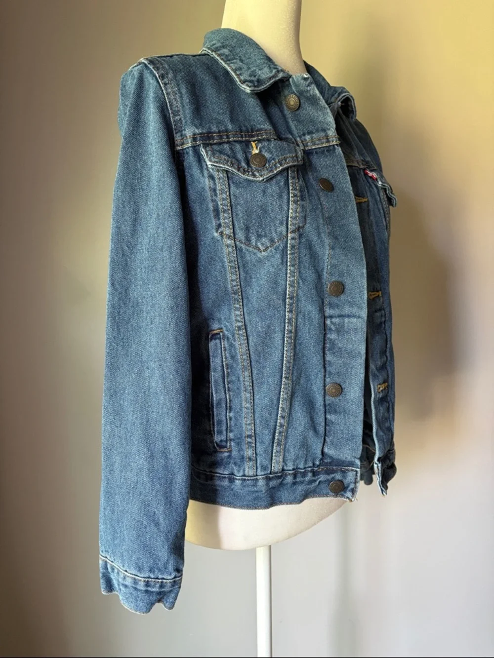 LEVI’S Medium Wash Denim Jacket